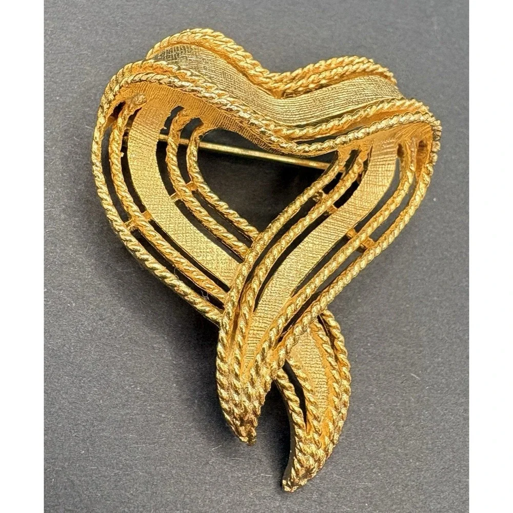 Vintage Lisner Heart Ribbon Bow Filigree Gold Tone Brooch Love Valentines‎ 1.75